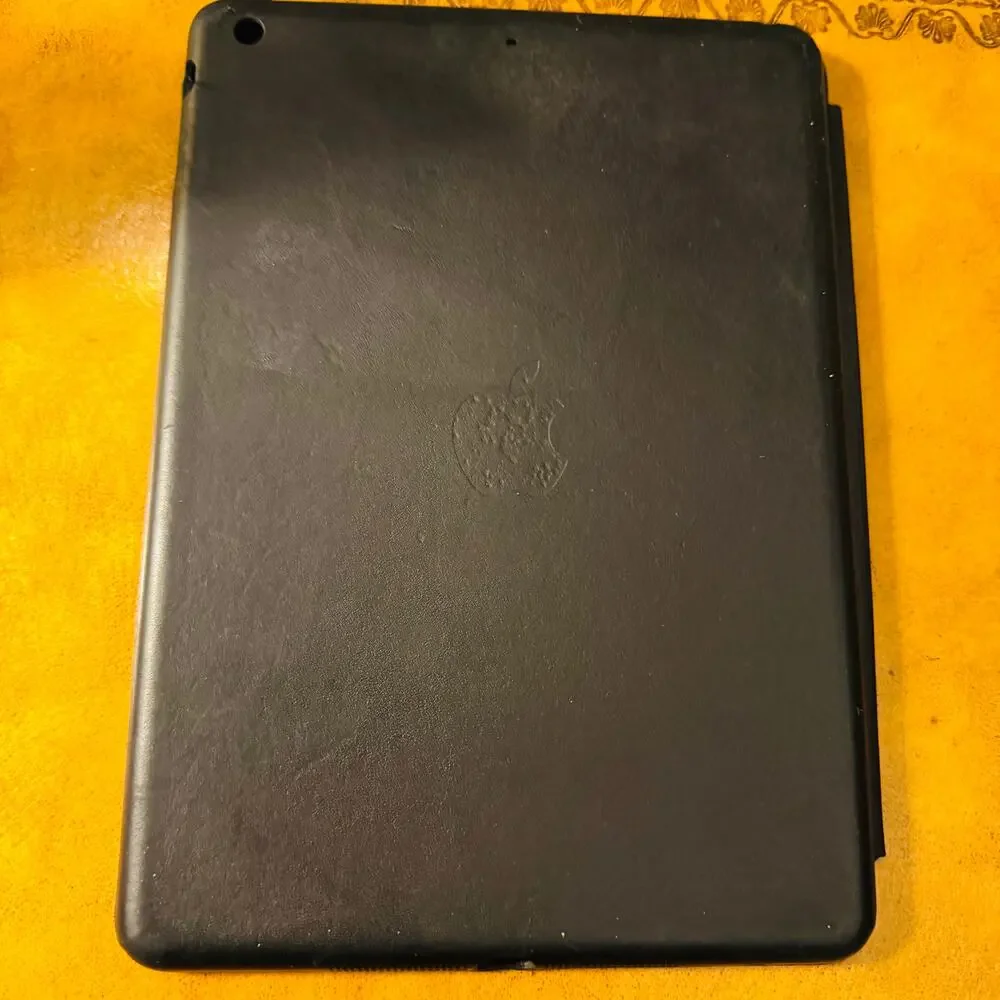 Apple iPad Smart Case Cover Vintage 9.5” by 7”